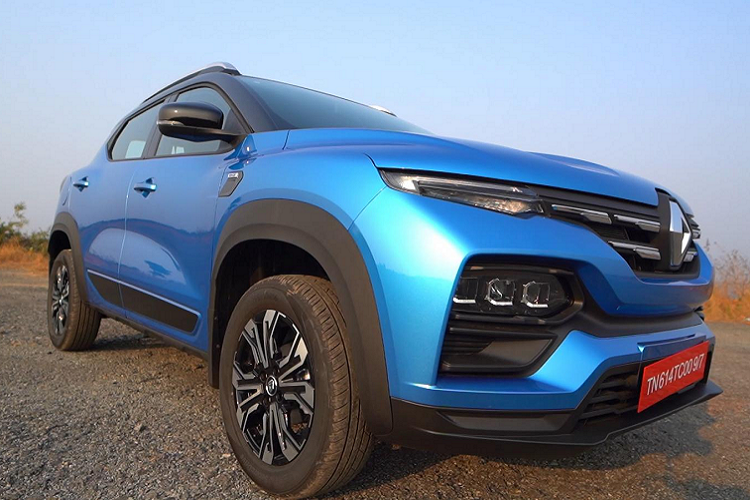 Đối với hộp số, Renault Ấn Độ đang cung cấp hộp số sàn 5 cấp và hộp số AMT 5 cấp với động cơ hút khí tự nhiên, trong khi động cơ tăng áp được kết hợp với hộp số sàn 5 cấp hoặc hộp số CVT 5 cấp.