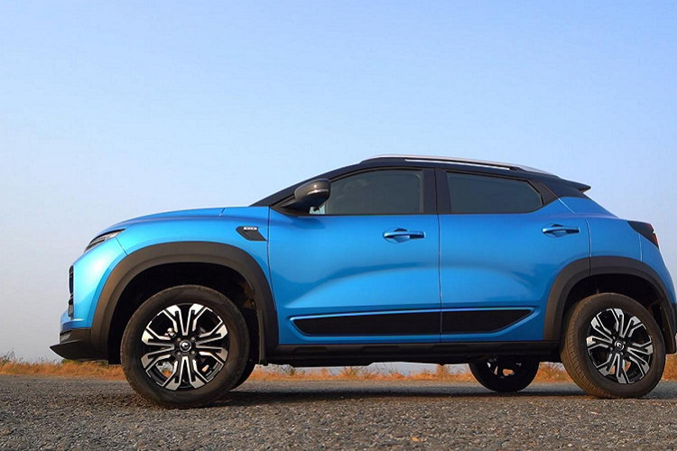 Xe được phân phối với bốn biến thể, gồm RxE, RxL, RxT và RxZ. Mức giá xe Renault Kiger 2021 từ 7.477 đến 13.100 USD (tương đương khoảng 173 đến 303 triệu đồng).