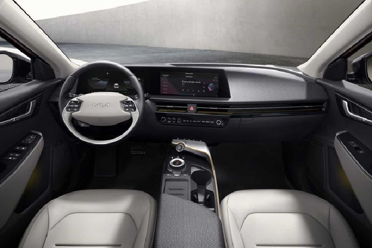 Lấy cảm hứng từ sự đối lập, tương phản có trong tự nhiên và nhân loại, ngôn ngữ thiết kế mới của Kia được gọi là "United Opposites United" (Hợp nhất các mặt đối lập).