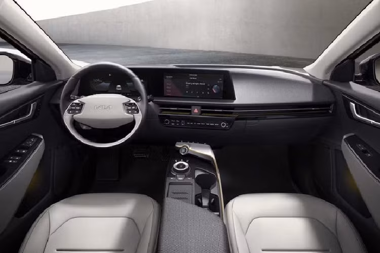 Lấy cảm hứng từ sự đối lập, tương phản có trong tự nhiên và nhân loại, ngôn ngữ thiết kế mới của Kia được gọi là "United Opposites United" (Hợp nhất các mặt đối lập).