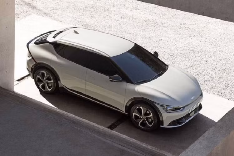 Kia EV6 2022 mới là mẫu xe chạy thuần điện (BEV) đầu tiên của Kia, xe sở hữu phần đầu "Digital Tiger Face" (mặt hổ kỹ thuật số) rất phù hợp với thời đại điện hóa hiện nay.