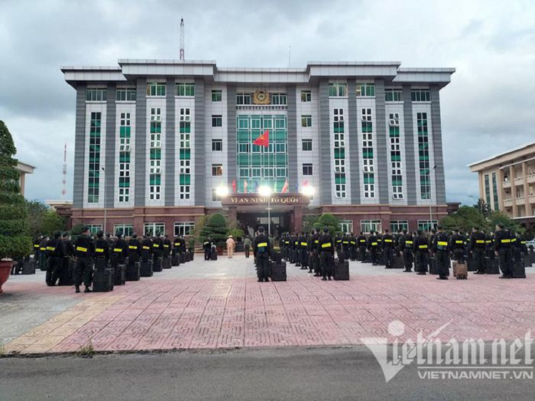 Buổi lễ xuất quân trước khi nhận nhiệm vụ của các chiến sỹ Trung đoàn CSCĐ Tây Nguyên