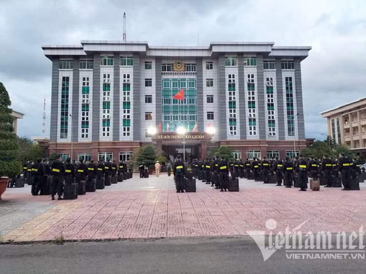 Buổi lễ xuất quân trước khi nhận nhiệm vụ của các chiến sỹ Trung đoàn CSCĐ Tây Nguyên