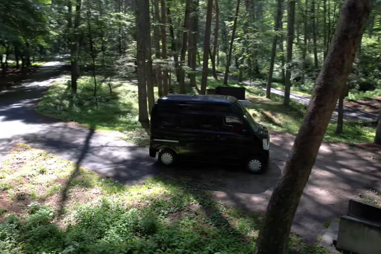 Nhìn chung, chiếc xe cắm trại tí hon này có mọi thứ bạn cần cho một chuyến đi chơi xa. Tất nhiên, nó không rộng rãi như một chiếc RV, nhưng bù lại thì nó rẻ hơn nhiều. Hãy theo video của Norm Nakamura ở trên, và hiểu rõ hơn từng chi tiết của chiếc xe cực độc ở thị trường Nhật Bản.