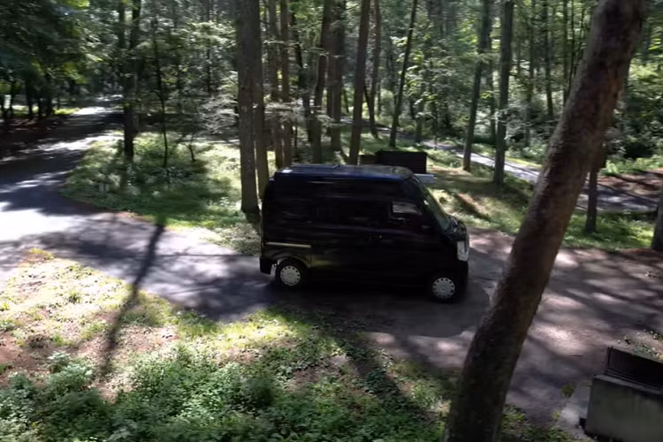 Nhìn chung, chiếc xe cắm trại tí hon này có mọi thứ bạn cần cho một chuyến đi chơi xa. Tất nhiên, nó không rộng rãi như một chiếc RV, nhưng bù lại thì nó rẻ hơn nhiều. Hãy theo video của Norm Nakamura ở trên, và hiểu rõ hơn từng chi tiết của chiếc xe cực độc ở thị trường Nhật Bản.