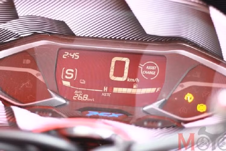 Ngoài mẫu PCX e-HEV, Honda Thái Lan cũng đồng thời tiến hành chạy thử mẫu Honda PCX 160 hoàn toàn mới nhằm chuẩn bị ra mắt mẫu xe này.