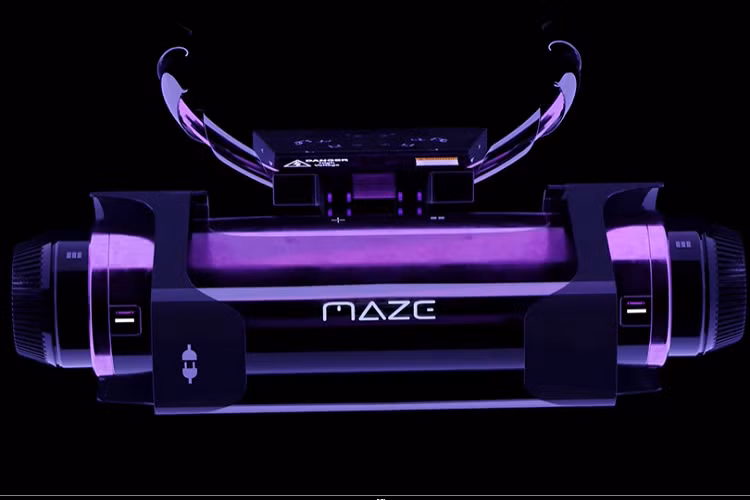 Các thành phần như GPU, CPU, và thậm chí cả bộ làm mát cũng được để lộ ra ngoài, tạo thêm sự ấn tượng đối với người nhìn.