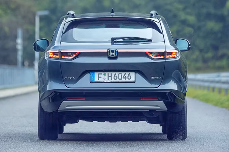 Động cơ xăng 4cyl thẳng hàng, mã L15B, dung tích 1.5L, hút khí tự nhiên cho công suất tối đa 131 mã lực tại 6.600 vòng/phút, mô-men xoắn cực đại 155 Nm tại 4.600 vòng / phút. Sử dụng kết hợp với hộp số tự động biến thiên vô cấp CVT. Xe đi kèm với 2 lựa chọn hệ dẫn động gồm cầu trước và bốn bánh.