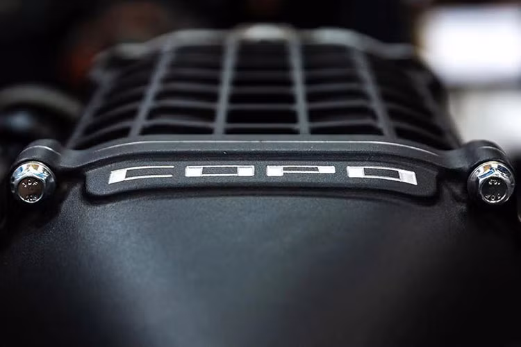 Ngoài ra, khách hàng vẫn có thể lựa chọn tùy chọn động cơ nhỏ hơn bao gồm động cơ V8 5,7 lít tăng áp có khả năng sản sinh công suất 580 mã lực hoặc tùy chọn động cơ V8 7,0 lít hút khí tự nhiên với công suất đầu ra ở mức 470 mã lực. Đối với tất cả các phiên bản động cơ, COPO Camaro 2022 đều được trang bị đi kèm với hộp số tự động ba cấp ATI Racing Products TH400.