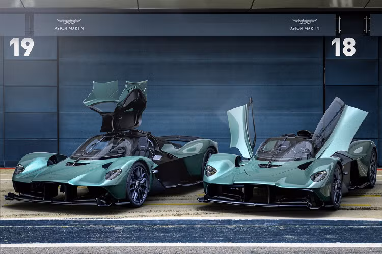 Hãng xe Anh quốc chỉ sản xuất 85 chiếc Aston Martin Valkyrie mui trần. Trước đây, hãng đã tung ra 150 chiếc phiên bản coupe và 25 chiếc Valkyrie AMR Pro. Tất cả đều đã được bán hết.