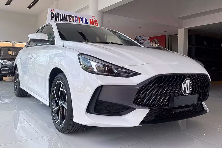  MG5 hoàn toàn mới Sau khi ra mắt lần đầu tại Thái Lan hồi cuối tháng 7 năm nay, mẫu xe MG5 hoàn toàn mới đã được đưa về nước, sẵn sàng ra mắt thị trường Việt trong thời gian ngắn sắp tới. Theo nhiều dự đoán, MG5 2022 sẽ được MG Việt Nam ra mắt vào đầu năm sau, xe được nhập khẩu trực tiếp từ Thái Lan.