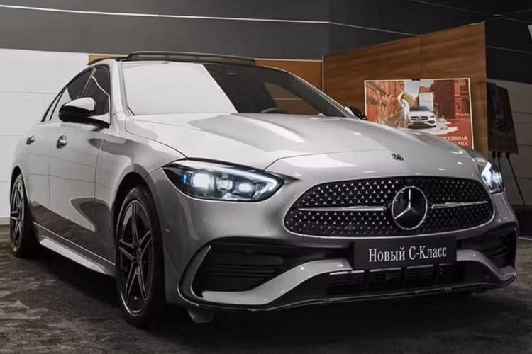  Mercedes-Benz C-Class thế hệ mới Thế hệ mới của xe sang Mercedes-Benz C-Class thế hệ mới (W206) được ra mắt hồi tháng 2 năm nay. Trước đó, đã có nhiều dự đoán cho rằng C-Class thế hệ mới sẽ được giới thiệu tại thị trường Việt trong tháng 12 năm nay, cùng với Mercedes-Benz S-Class thế hệ mới.