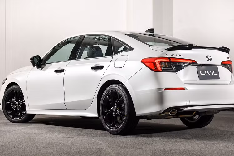 Bước sang thế hệ mới, Honda Civic 2022 tại Thái Lan sẽ tiếp tục được nhập khẩu trực tiếp từ Thái Lan. Tất cả phiên bản của Civic 2022 đều sử dụng động cơ 4cyl dung tích 1.5L tăng áp cho công suất tối đa 180 mã lực tại 6.000 vòng/phút và mô-men xoắn cực đại 240Nm trong dải vòng tua 1.700 – 4.500 vòng/ phút, như ở thị trường Thái Lan.