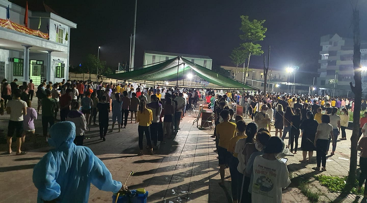 Bac Giang: Mot thon trang dem xet nghiem Covid-19 cho 9.000 nguoi-Hinh-2