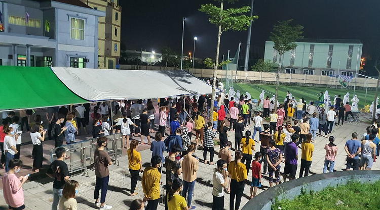 Bac Giang: Mot thon trang dem xet nghiem Covid-19 cho 9.000 nguoi