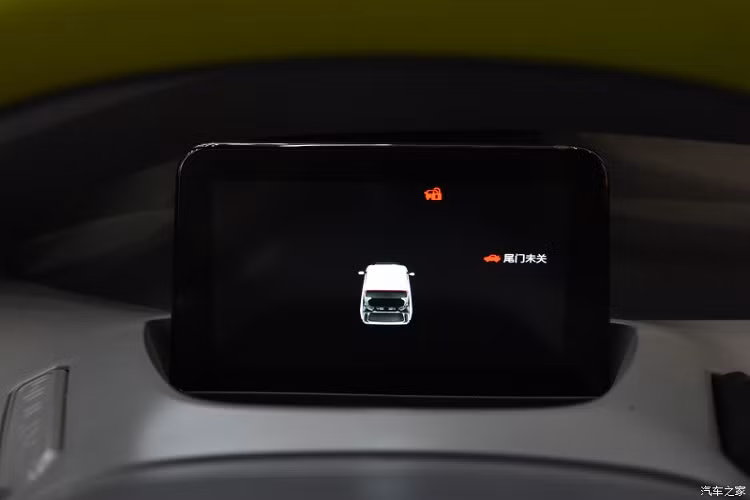 Chưa hết, mẫu ô tô điện này còn được trang bị hệ thống treo MacPherson phía trước và hệ thống treo độc lập tay đòn đơn đằng sau. Đây là trang bị khá hiếm trong phân khúc.