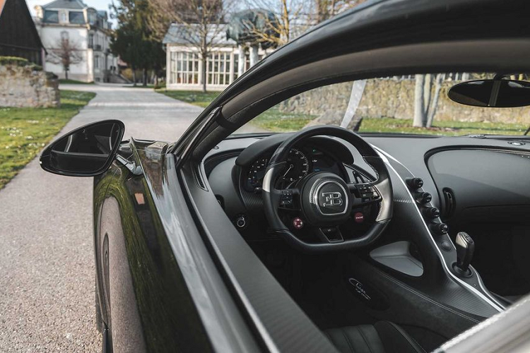 Được biết, giá xe Bugatti Chiron Pur Sport dao động trong khoảng trên 4 triệu USD (tương đương 92 tỷ đồng).