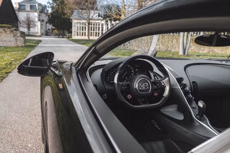 Được biết, giá xe Bugatti Chiron Pur Sport dao động trong khoảng trên 4 triệu USD (tương đương 92 tỷ đồng).