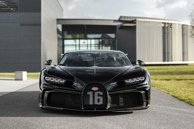 Đối với chiếc Bugatti Chiron thứ 300, chiếc xe này thuộc phiên bản Pur Sport với số lượng sản xuất chỉ 60 chiếc.