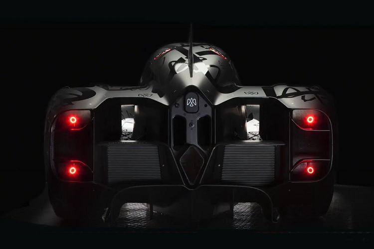 Giám đốc điều hành công ty Tom Yates nói với Autocar rằng ông ấy muốn “tạo nên chiếc xe tốt nhất có thể trong khả năng của mình”. Họ đã sử dụng công nghệ an toàn motorsport tốt nhất để thiết kế xe nhưng bỏ qua các quy tắc kỹ thuật để tạo nên chiếc xe từ con số 0.