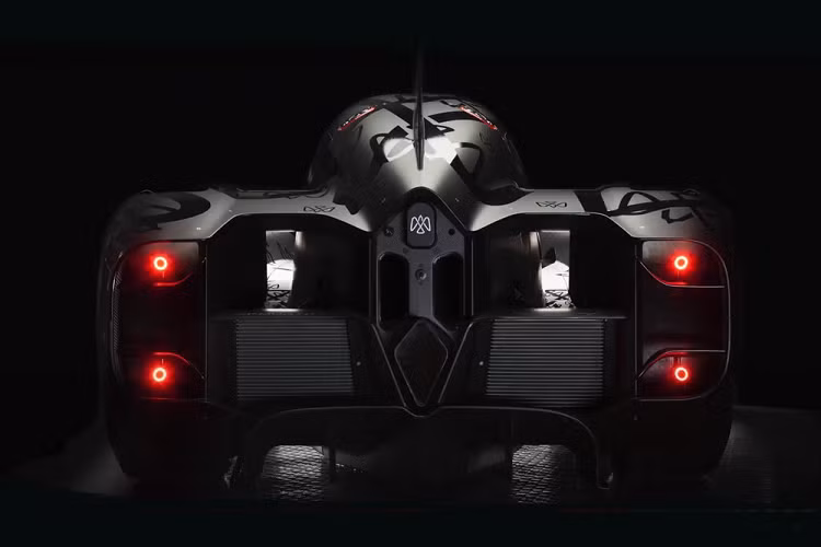 Giám đốc điều hành công ty Tom Yates nói với Autocar rằng ông ấy muốn “tạo nên chiếc xe tốt nhất có thể trong khả năng của mình”. Họ đã sử dụng công nghệ an toàn motorsport tốt nhất để thiết kế xe nhưng bỏ qua các quy tắc kỹ thuật để tạo nên chiếc xe từ con số 0.