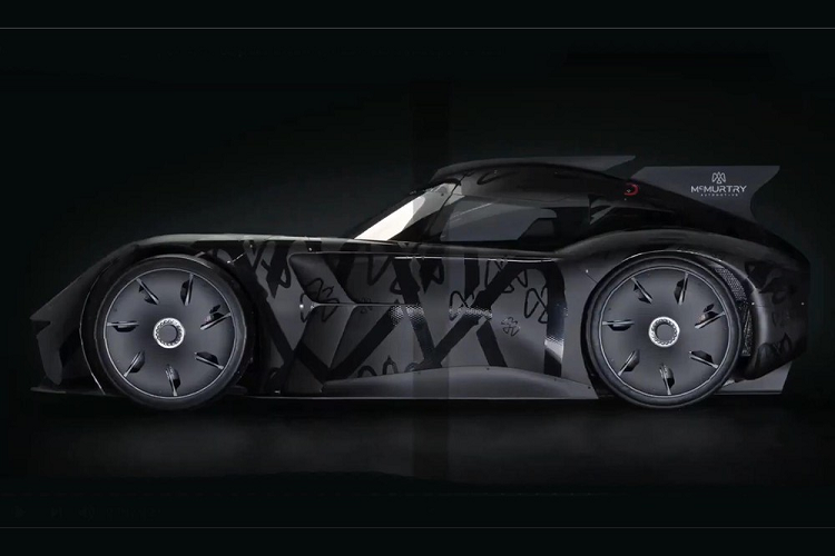 Cụm pin 60 kWh của xe được bọc quanh khoang lái thay vì lắp đặt dưới sàn như nhiều mẫu xe điện hiện đại khác. Chiếc Speirling bé nhỏ chỉ có chiều dài 3.175 mm, ngắn hơn khoảng 635 mm so với Lotus Elise cũ, và được giới thiệu là có đẳng cấp hiệu suất GT3.