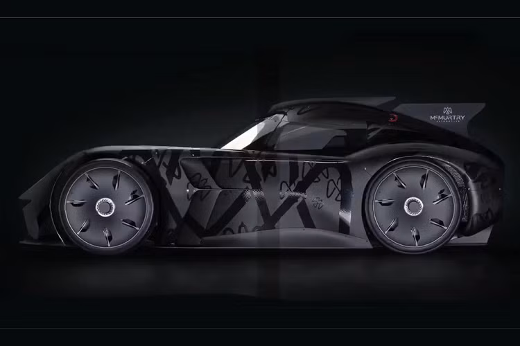 Cụm pin 60 kWh của xe được bọc quanh khoang lái thay vì lắp đặt dưới sàn như nhiều mẫu xe điện hiện đại khác. Chiếc Speirling bé nhỏ chỉ có chiều dài 3.175 mm, ngắn hơn khoảng 635 mm so với Lotus Elise cũ, và được giới thiệu là có đẳng cấp hiệu suất GT3.