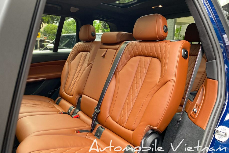 Cụ thể, phiên bản này sử dụng khối động cơ V8 4.4l, sản sinh công suất tới 530 mã lực và 750 Nm mô-men xoắn. Sức mạnh này được truyền tới cả 4 bánh thông qua hộp số tự động 8 cấp.