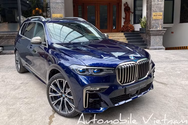 Mới đây, một đơn vị nhập xe tư nhân đã đưa về nước chiếc BMW X7 phiên bản M50i đầu tiên tại Việt Nam. Được biết, chiếc xe này đã nhanh chóng có chủ là một đại gia sinh sống ở thủ đô Hà Nội.