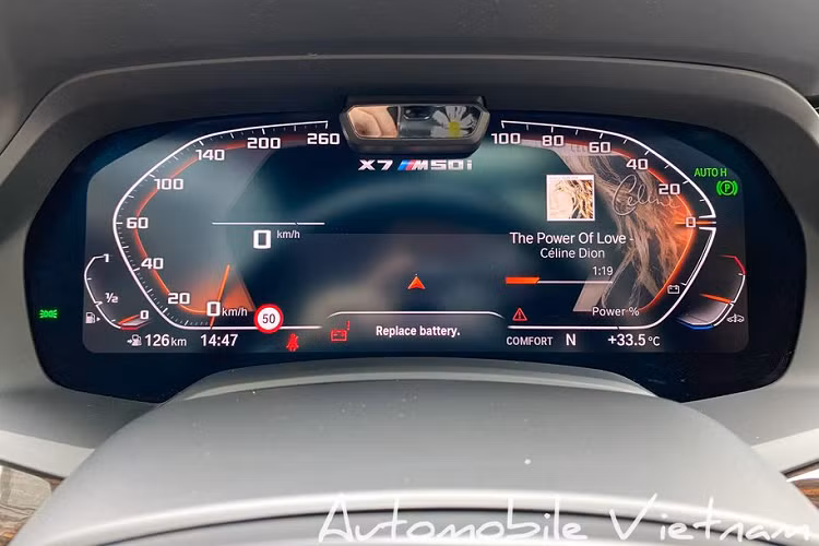 Trong khi đó, phiên bản X7 xDrive40i đang bán ra tại Việt Nam chỉ là khối động cơ I6 với sức mạnh 335 mã lực và 450 Nm mô-men xoắn.
