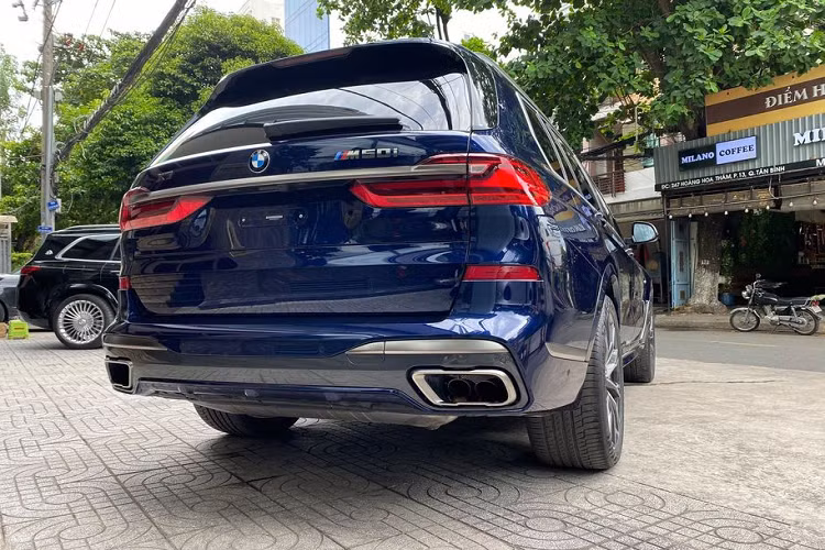 Với hiệu suất kể trên, dù có cân nặng lên tới gần 2,5 tấn, BMW X7 M50i vẫn có thể tăng tố từ 0 - 100 km/h chỉ trong 4,7 giây.