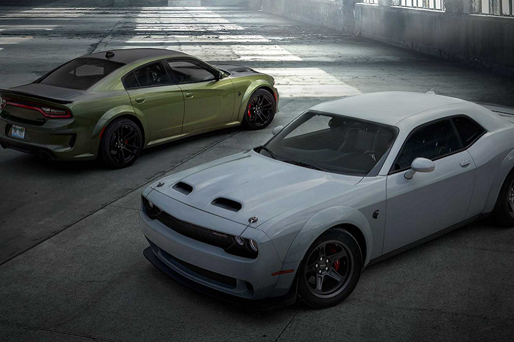 Dodge sẽ bổ sung thêm tùy chọn này cho các phiên bản GT RWD và Scat Pack Widebody trên Charger và Challenger. Gói HEMI Orange trên thực tế không đem tới quá nhiều chi tiết cầu kỳ, trái lại chỉ trang bị cho xe một số chi tiết nhỏ tạo điểm nhấn cho khoang nội thất và ngoại thất của xe.