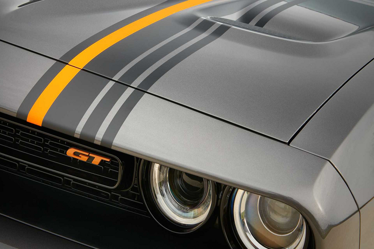 Khách hàng có thể lựa chọn trang bị gói trang trí này khi đặt hàng xe kể từ quý 4 năm 2021 với giá bán lẻ đề xuất là 2.995 Đô cho phiên bản GT RWD và 1.500 Đô cho phiên bản Scat Pack Widebody. Trong năm 2022, Dodge dự kiến sẽ mở rộng gói HEMI Orange cho các dòng Dodge Durango R/T và R/T Tow N Go và thông tin cụ thể sẽ được công bố vào khoảng quý 1/2022.