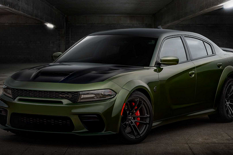 Phiên bản Dodge Charger SRT 2021 mới cũng được trang bị loạt chi tiết màu đen ấn tượng cùng các đầu ống xả Black Nickel. Các chi tiết đầu ống xả Black Nickel là trang bị tiêu chuẩn trên các mẫu Challenger SRT.