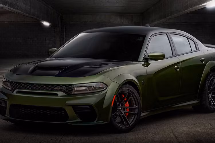 Phiên bản Dodge Charger SRT 2021 mới cũng được trang bị loạt chi tiết màu đen ấn tượng cùng các đầu ống xả Black Nickel. Các chi tiết đầu ống xả Black Nickel là trang bị tiêu chuẩn trên các mẫu Challenger SRT.