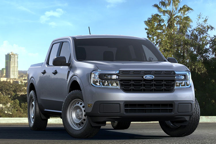 Trước Ford Maverick, Hyundai đã trình làng Santa Cruz, mẫu bán tải dùng khung liền khối với giá khởi điểm 30.000 USD, tương đương 700 triệu đồng. Mức giá cao hơn rất nhiều so với Maverick.