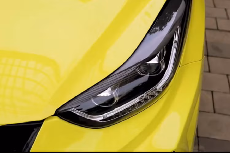 Cụ thể hơn, chiếc xe này được gọi là “Project VX” và dựa trên một chiếc Elantra MD thông số Ấn Độ. Xander, chủ nhân của chiếc xe, chia sẻ về chiếc xe của mình rằng: “Nó là một chiếc xe độ độc đáo khiến giấc mơ của tôi thành hiện thực. Mọi phụ tùng đều đã được chọn lọc và nhập khẩu một cách cẩn thận để tạo nên chiếc xe”.