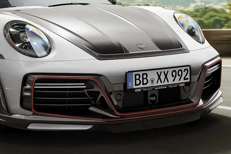 Đầu tiên là gói độ TA092/T1.1 "nhẹ ký" hơn khi chỉ nâng mức công suất động cơ lên ngưỡng 700 mã lực và mô-men xoắn cực đại 900 Nm. Gói trang bị thứ hai có tên TA092/T2.1 cho phép khách hàng khai thác triệt để sức mạnh với các bộ tăng áp mới, đi cùng với đó là những sự nâng cấp cho khối động cơ và hệ thống kiểm soát truyền động.