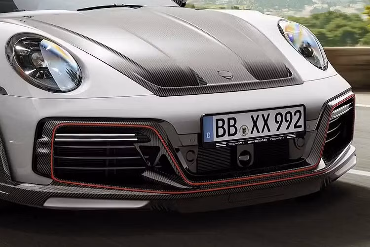 Đầu tiên là gói độ TA092/T1.1 "nhẹ ký" hơn khi chỉ nâng mức công suất động cơ lên ngưỡng 700 mã lực và mô-men xoắn cực đại 900 Nm. Gói trang bị thứ hai có tên TA092/T2.1 cho phép khách hàng khai thác triệt để sức mạnh với các bộ tăng áp mới, đi cùng với đó là những sự nâng cấp cho khối động cơ và hệ thống kiểm soát truyền động.