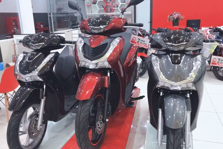 Dai ly giam gia Honda SH, nhung van chenh hon 8 trieu dong