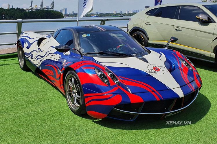 Ngày 25/3 vưa qua, đại gia Minh nhựa đã đích thân cầm lái chiếc hypercar đình đám Pagani Huayra độc nhất Việt Nam của mình mới dự sự kiện Vietnam Rally được tổ chức tại quận 2, TP HCM.