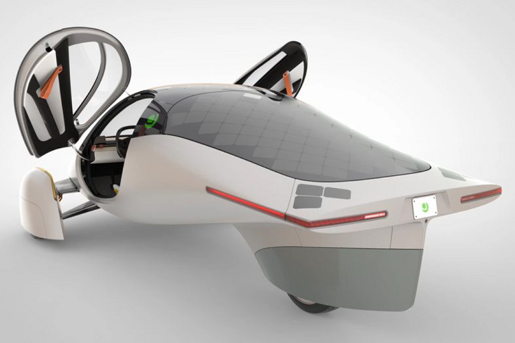 Về thiết kế, Aptera sEV sở hữu kiểu dáng hình giọt nước, nên hệ số cản (Cd) chỉ 0,13, thấp hơn xe đua Công thức 1.