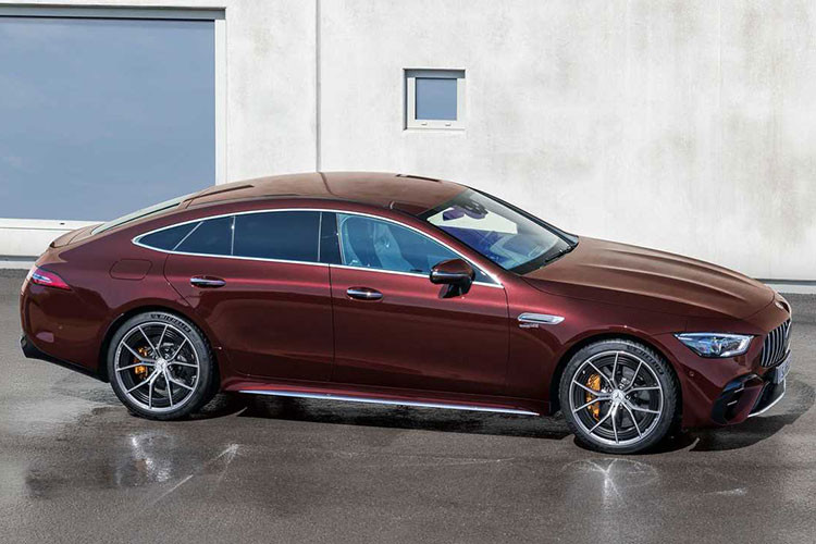 Với giá xe Mercedes-AMG GT 53 4MATIC+ 2021 bản facelift trên 6,6 tỷ đồng, đắt hơn một chút so với phiên bản hiện hành - chỉ vừa có mặt tại Việt Nam hồi tháng 5/2020, xe đang được bán với giá 6,299 tỷ đồng.