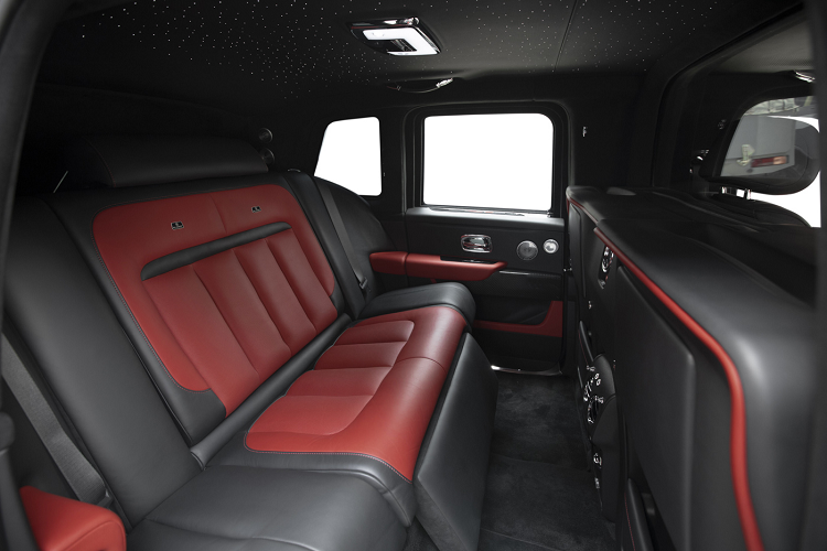 Thay cho cấu hình bốn ghế hoặc năm ghế ở trên Cullinan thông thường, Klassen đã loại bỏ hoàn toàn hệ thống ghế sau nguyên bản của Cullinan và thay bằng ghế ngồi có thiết kế dạng sofa cực kỳ thoải mái cho người ngồi. Phần ghế này còn được trang bị đệm bắp chân cũng như lưng ghế có thể ngả được 180 độ, biến hàng ghế sau trở thành giường ngủ cực kỳ thoải mái cho chủ xe có thể nghỉ ngơi như ở nhà trong những chuyến đi dài.