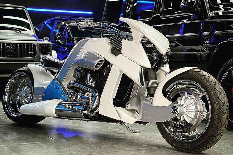 Được biết, có không quá 10 chiếc xe môtô V-Rex Travertson được mang về nước, trong đó, một số chiếc đã trải qua các bản độ khác nhau và thường được chủ nhân để trong nhà nhìn ngắm. Lần gần đây nhất một chiếc V-Rex Travertson được mang về nước là vào năm 2019, xe có ngoại thất màu xanh dương.