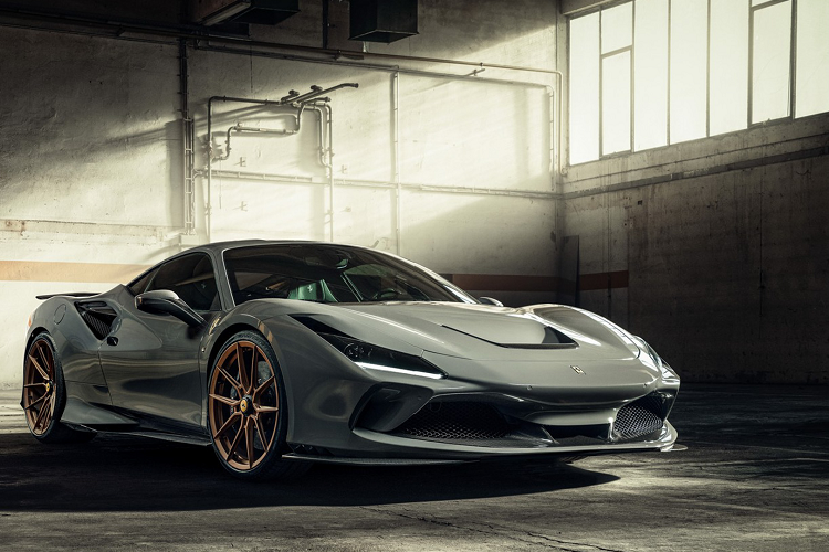 Bên trong xe, Novitec cho phép khách hàng tùy chọn bất cứ vật liệu sang trọng nào mà họ mong muốn, từ carbon cho đến da Alcantara. Điều này giúp chiếc xe trở nên cá tính hơn và phù hợp với sở thích cá nhân của họ.