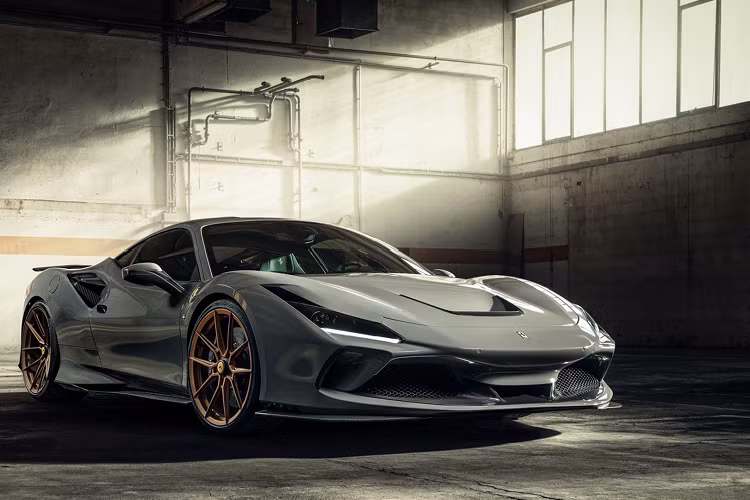 Bên trong xe, Novitec cho phép khách hàng tùy chọn bất cứ vật liệu sang trọng nào mà họ mong muốn, từ carbon cho đến da Alcantara. Điều này giúp chiếc xe trở nên cá tính hơn và phù hợp với sở thích cá nhân của họ.