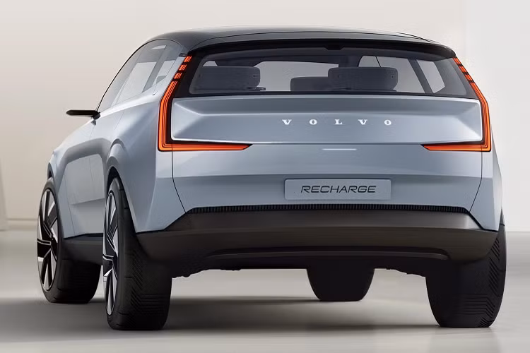Và mẫu xe SUV thuần điện chuẩn bị ra mắt của Volvo cũng là chiếc xe điện EV đầu tiên của hãng, được lấy cảm hứng từ mẫu Concept Recharge.