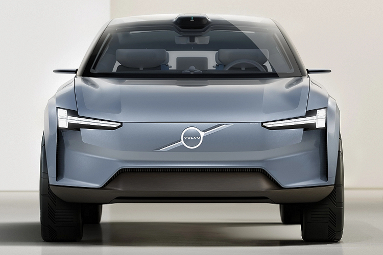 Về nguồn gốc, Embla là tên gọi của người phụ nữ đầu tiên trong thần thoại Bắc Âu, cũng có thể xem là một phần nguồn gốc Thụy Điển của Volvo.