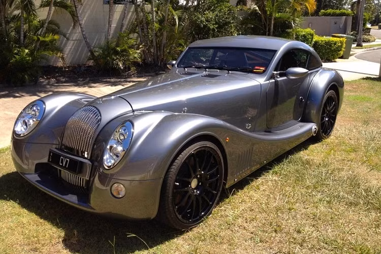 Được biết, triệu phú người Úc đã mua chiếc Morgan Aeromax hàng hiếm này vào năm 2014. Đây là 1 trong đúng 100 chiếc xe Morgan Aeromax được sản xuất trên toàn thế giới. Chiếc xe của ông Allen còn đặc biệt hơn khi từng thuộc sở hữu của Richard Hammond - cựu người dẫn chương trình Top Gear nổi tiếng của đài BBC.